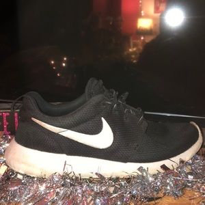 ‼️Nike Roshe size 9 women ‼️